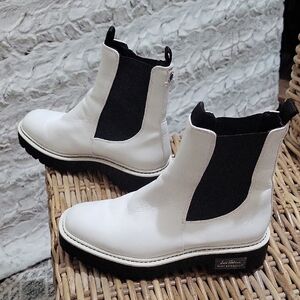 Sam Edelman White Chelsea Ankle Boots, Black Elastic Panels, Womens 7.5